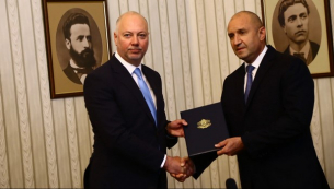 Ясно е каква патка ще връчи Желязков на президента Радев