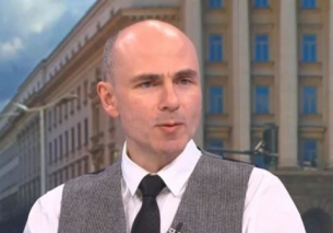 Доц. Чолаков: Политическият инстинкт на Пеевски работи в правилната посока