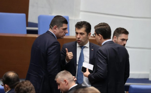 &quot;Да, България!&quot; с първи думи след бомбата на ДСБ за генералчето Атанасов