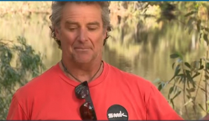 Уиндсърфист се сби с бяла акула Видео