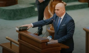 Премиерът Боложан: Румъния взима на заем 30 млрд. евро годишно и не може да продължава повече така