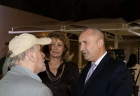 Румен Радев го удари на политиканстване на 3000 км от България