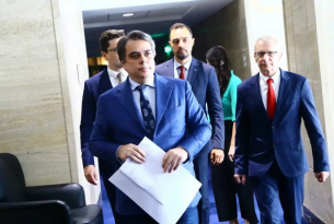 Игра на шах: ГЕРБ с мълниеносна реакция след гилотината на Асен Василев