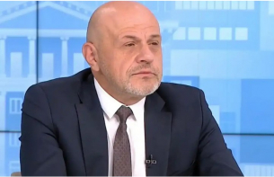 Дончев за Радев: Самоопределил се е като ярка опозиция, конкурира се с другите
