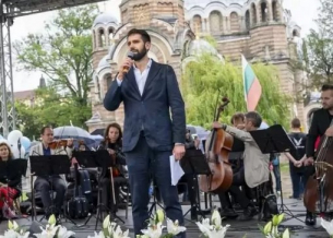 Арх. Мирянов, Ники Кънчев, Янко Лозанов и Ирена Милянкова: Училището не е църква - то е нейно дете!