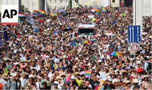 Десетки хиляди унгарци протестираха по улиците на Будапеща