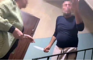 Филм на ужасите в София! Мъж размахва нож на съседи в „Дружба“ 1