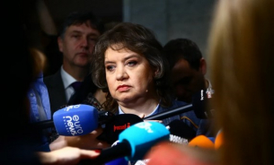 1 000 000 000 евро е цената на правителство, но гримираната Киселова не я знае