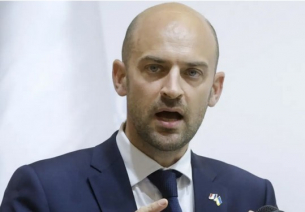 Френският външен министър: Зеленски е напълно легитимен, случаите на корупция не трябва да пречат на мирния процес