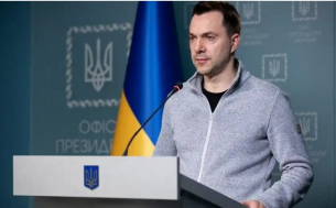 Ако Арестович стане президент, Украйна се отказва от 4 области и кани Путин на молебен