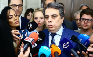 Меката китка Асен Василев се издъни жестоко, този гаф ще се помни дълго