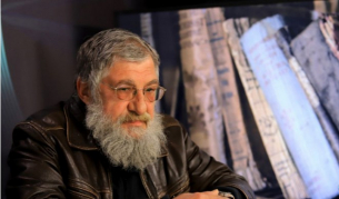 Деян Енев по следите на изгубената поезия