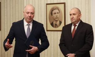 Желязков изрази подкрепа за Украйна след срещата на Тръмп и Зеленски. Радев каза, че това е &quot;губеща позиция&quot;