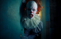 Зловещият клоун на Стивън Кинг, Пениуайз, възкръсва в сериала на НВО „То: Добре дошли в Дери“