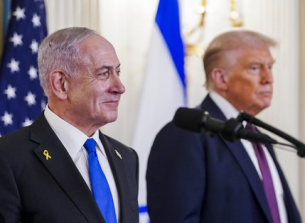 Тръмп поиска да е начело на преходно управление в Газа и обеща &quot;вечен мир&quot;. Израел прие мирния му план