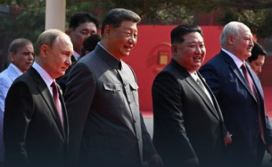 Единението на Си, Путин и Ким на военния парад уплаши японците