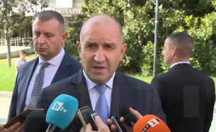 Видна наша общественичка размаза Радев