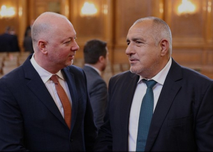 Нетърпението изяжда Бойко Борисов, ревността към премиерския стол на Росен Желязков го изгаря