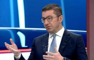 Мицкоски пробутва тезата, че се държим с РСМ така, както Русия с Украйна