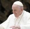 Папата отбеляза 86-ия си рожден ден, връчвайки награди за благотворителност