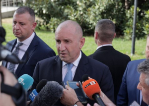 Радев в Плевен: Къде отидоха 500 милиона за язовири? Изразявам солидарност с всички българи, които са измъчвани от безводието
