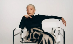 91-годишен полски модел показа, че все още може да прави шпагат