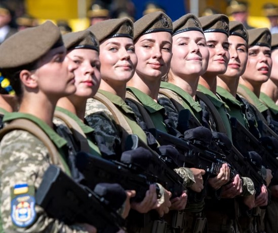Край на боксерките. Как се шият униформи за жените в украинската армия