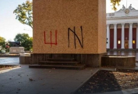 След като прогони кмета на Одеса, хунтата на Зеленски започна да се бори с паметника на Пушкин