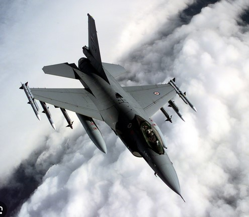 Украйна ще има право да нанася удари в Русия със самолетите F-16